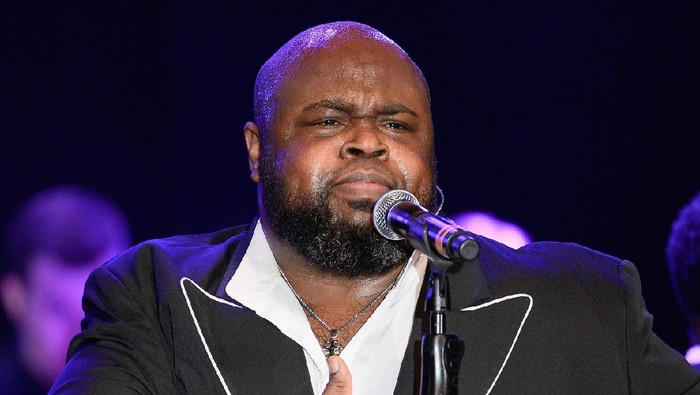 AGOURA HILLS, CA - MARCH 20:  Bruce Williamson performs during The Temptations appearance at The Canyon Club on March 20, 2015 in Agoura Hills, California.  (Photo by Michael Schwartz/WireImage)