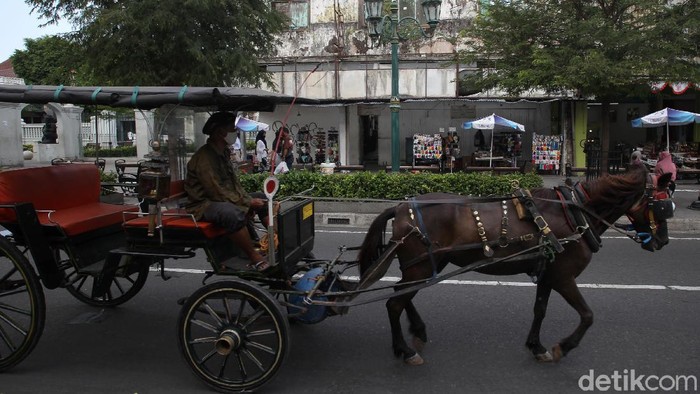 Seorang PKL yang berjualan di Malioboro, Yogyakarta, meninggal dengan status positif COVID-19. Seperti apa kondisi terkini di area zona 3 Malioboro saat ini?