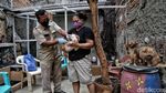 Aksi Kejar-kejaran Petugas dengan Hewan untuk Vaksin Rabies