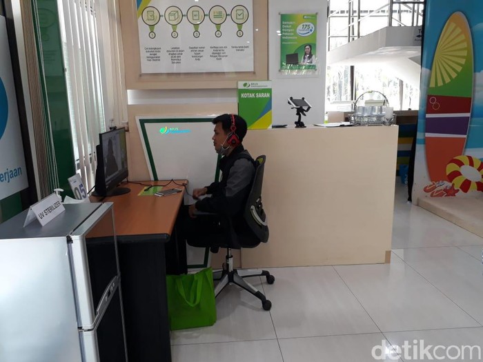 Selama pandemi COVID-19, ada 5 ribu tenaga kerja di Kediri dan sekitarnya yang mengajukan klaim jaminan sosial ke Kantor BPJamsostek Cabang Kediri. Mereka dirumahkan.