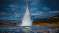 Di sekitar Buuble Hotel juga terdapat tempat wisata yang dapat tamu kunjungi. Untuk di Golden Circle, terdapat air terjun Gullfoss dan geyser, dan Taman Nasional Thingvellir. Sedangkan di pantai selatan terdapat berbagai air terjun spektakuler dan pantai berpasir hitam Reynisfjara. (Foto: buuble.com)