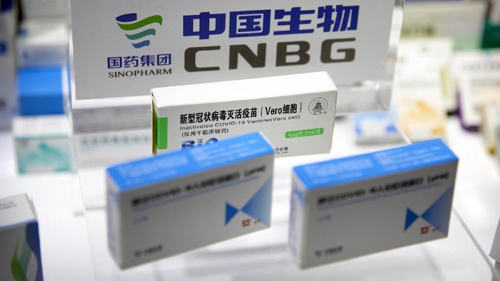 China memamerkan vaksin Corona untuk pertama kali di China International Fair for Trade in Services. Kandidat vaksin Corona yang dipamerkan merupakan produksi perusahaan China Sinovac Biotech dan Sinopharm.