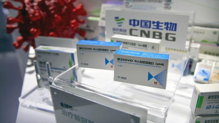 China Pamerkan Vaksin Corona China memamerkan vaksin Corona untuk pertama kali di China International Fair for Trade in Services. Kandidat vaksin Corona yang dipamerkan merupakan produksi perusahaan China Sinovac Biotech dan Sinopharm.