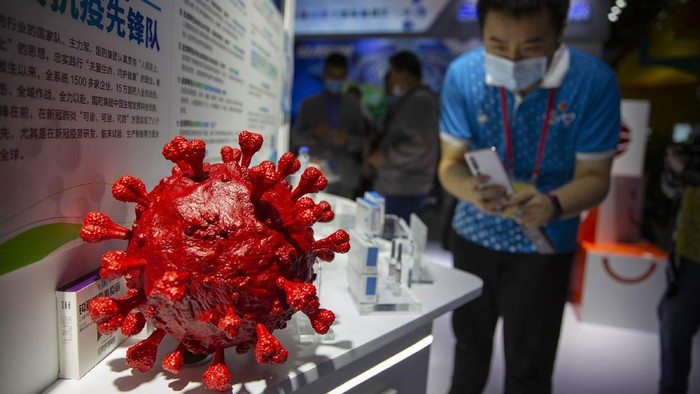 China Pamerkan Vaksin Corona China memamerkan vaksin Corona untuk pertama kali di China International Fair for Trade in Services. Kandidat vaksin Corona yang dipamerkan merupakan produksi perusahaan China Sinovac Biotech dan Sinopharm.