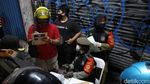 Di Yogyakarta, Tak Disiplin Pakai Masker Dihukum Nyapu dan Push Up