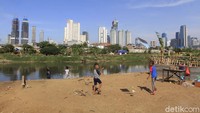 Seharusnya orang tua dari para anak-anak ini lebih peduli terhadap keselamatan anak-anaknya.