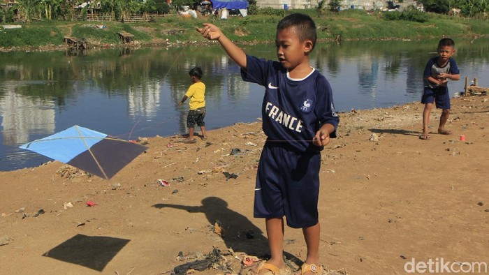 Meski DKI Jakarta masih menetapkan PSBB transisi, namun anak-anak di BKB ini tidak menggunakan masker.