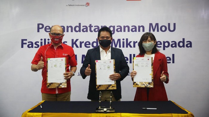Dukung Fasilitas Kredit Mikro di Masa Pandemi Bank Mandiri menyiapkan fasilitas kredit mikro produktif yang akan disalurkan secara non tunai.