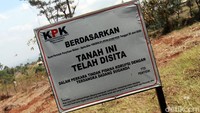 Diketahui, ada tiga plang KPK yang terpasang di tiga bidang tanah yang berada di kawasan Kelurahan Cisurupan, Kecamatan Cibiru, Kota Bandung. Lokasi lahan tersebut berada di atas bukit.