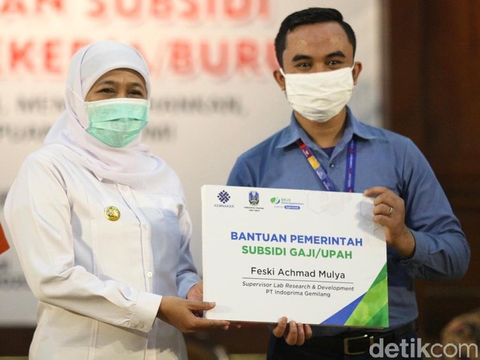Pemerintah telah mencairkan secara bertahap bantuan Subsidi Upah bagi pekerja yang terdaftar dalam BPJS Ketenagakerjaan. Di Jawa Timur, 560.670 dari 1,7 juta tenaga kerja sudah mendapatkan bantuan ini.