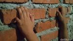 Hobi Panjat Lemari-Pohon, Ini Adelia Spiderman Cilik dari Pekalongan