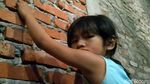 Hobi Panjat Lemari-Pohon, Ini Adelia Spiderman Cilik dari Pekalongan
