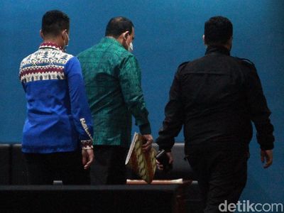 Jalani Sidang Etik, Ketua KPK Firli Masuk Lewat Pintu Belakang