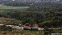 Jembatan ini berada di Desa Pare, Kecamatan Selogiri, Wonogiri.