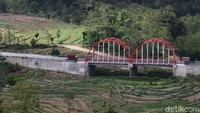 Begini penampakan Jembatan Nusantara yang jadi ikon baru Wonogiri, Jawa Tengah.