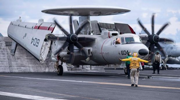 Kapal Induk USS Ronald Reagan di Laut Filipina (Tangkapan Layar Twitter @USNavy)