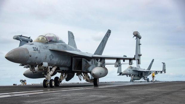 Kapal Induk USS Ronald Reagan di Laut Filipina (Tangkapan Layar Twitter @USNavy)