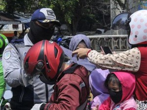 Kasus Klaster Keluarga di Indonesia Naik, Isolasi Mandiri Dianggap Problematis