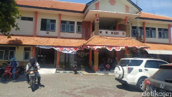 Kantor KPU Jalan Raya Cemengkalan Sidoarjo