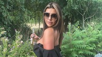 Namun dirinya malah terperangkap dalam pujian tersebut dan merasa cemas jika ia tak tampil sempurna. Dok. Instagram/laurengoodger