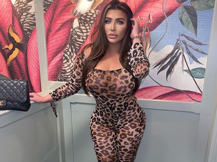 Kerap Dipuji Seksi, Aktris Ini Tak Bisa Unggah Foto Tanpa Edit