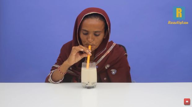 Masyarakat Adat Pakistan Pertama Kali Cicip Donat Hingga Bubble Tea