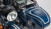Dengan spesifikasi standar militer, Ural sendiri sebenarnya sudah memiliki struktur yang kokoh, sehingga sasis dapat digunakan untuk membawa peralatan pembuat kopi. Namun Gasoline tetap menambahkan sokbreker custom merek Icon dari Australia untuk mengatasi beban ekstra tersebut. Dengan struktur yang sudah diperkuat, Ural yang disulap jadi kafe keliling ini disebut sanggup melaju hingga 80 km/jam. Foto: Bike Exif