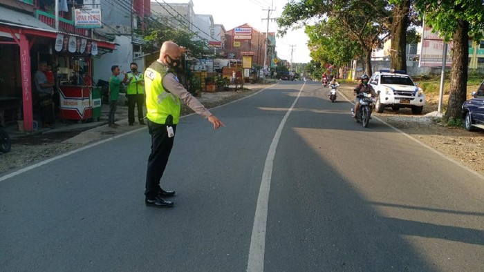 Mobil Brimob Terguling Di Margonda Depok Radar Depok