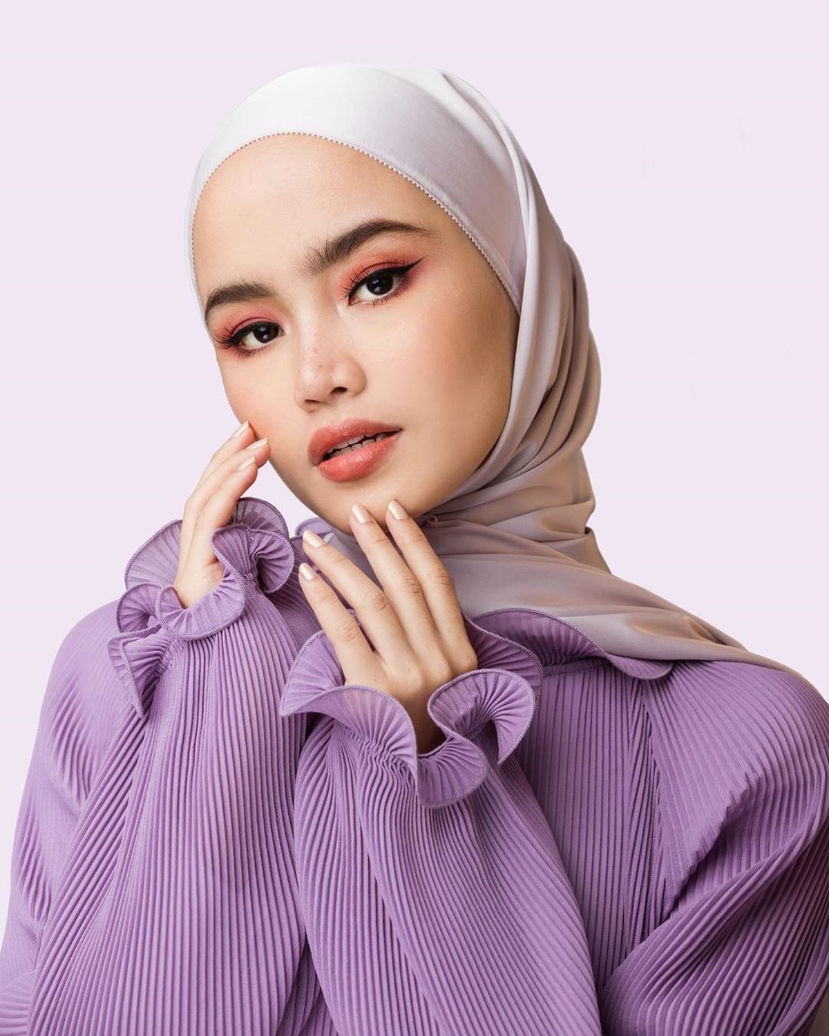 Buat Hijabers Intip 10 Inspirasi Padu Padan Warna Lilac Yang Tren Di 2020