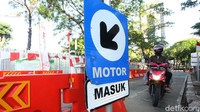 Selain itu, perubahan juga terjadi pada Perda Nomor 15 Tahun 2010 tentang Pajak Penerangan Jalan Umum. Pajak yang awalnya flat 2,4 persen, kini menjadi progresif.