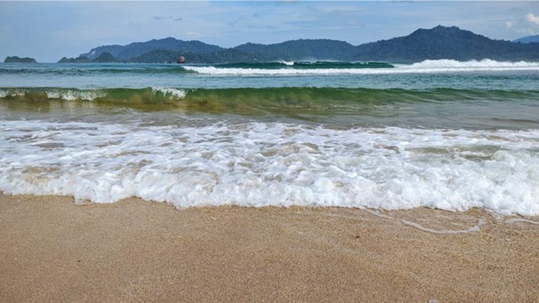 Surganya Watersport, Taklukan Ombak 3 Pantai di Banyuwangi ...