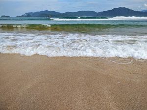 Surganya Watersport, Taklukan Ombak 3 Pantai di Banyuwangi Ini!
