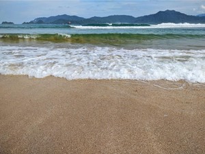 Surganya Watersport, Taklukan Ombak 3 Pantai di Banyuwangi Ini!