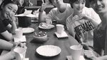 10 Potret Tampan Park Bo Gum Saat Makan Daging dan Ramyeon