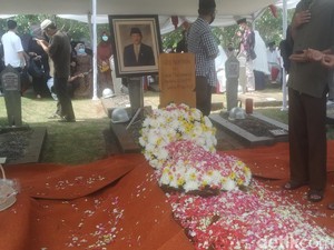Abdul Malik Fadjar Dimakamkan Secara Militer, Menko PMK Jadi Irup