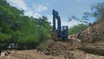 Penampakan Alat Berat Mulai Membangun Jurassic Park di Pulau Rinca