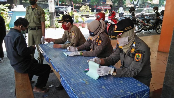 Razia masker oleh tim gabungan di Sragen, Selasa (8/9/2020).