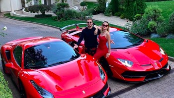Ison pun menjadi cukup kaya. Ia melebarkan sayap bisnis dengan mendirikan RKOI Concierge yang menawarkan jasa pembelian barang mewah, mengorganisir liburan ataupun mendapatkan barang eksotis seperti sepatu Dior Air Jordan. Foto: Rich Kids of Internet