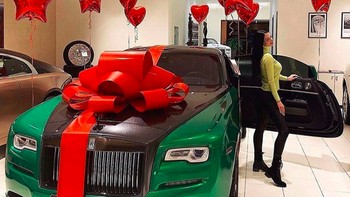 Saat masuk kuliah, dia bersama dua rekan asal New York iseng membuat akun Instagram yang berisi gaya hidup para milenial super kaya. Foto: Rich Kids of Internet