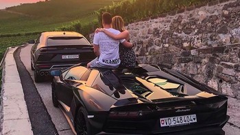 Di caption, tertera nama akun Instagram yang fotonya diposting sehingga user bisa mengunjungi akun mereka. Foto: Rich Kids of Internet