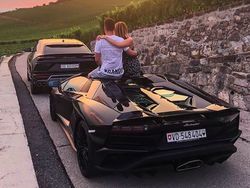 Gaya Selangit Para Remaja Pamer Harta Benda di Instagram