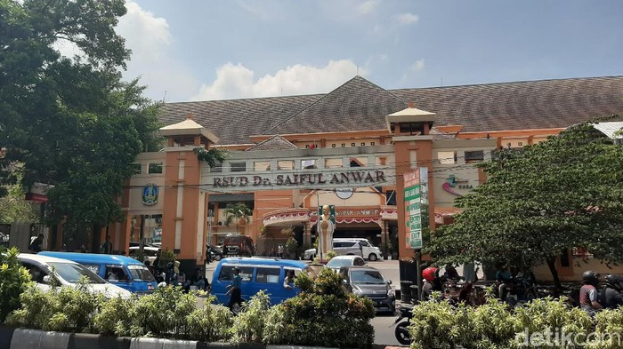 Sebanyak 8 pasangan calon (Paslon) kepala dan wakil kepala daerah menjalani tes kesehatan di RS dr Saiful Anwar (RSSA) Kota Malang.