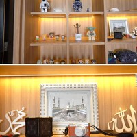 Bagi Afgan, apartemennya seperti sebuah suaka kecil. Saat berada di rumah adalah waktunya untuk santai dan menikmati ketenangan. Untuk itulah pria yang kerap kali digosipkan pacaran dengan Rossa ini tidak mau terlalu terbuka dengan kehidupan pribadi, termasuk rumahnya. Foto: Tangkapan layar YouTube/ Boy William