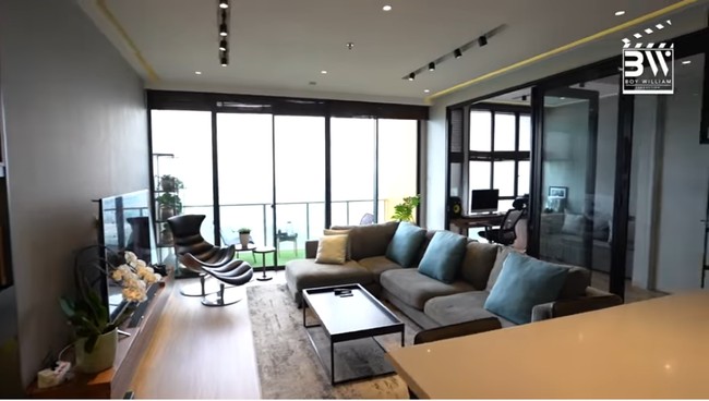 Luas apartemen ini 176 meter per segi. Selain kamar tidur, tempat tinggalnya juga dilengkapi ruang tamu, ruang kerja, dapur, kamar mandi dan walk in closet.   Foto: Tangkapan layar YouTube/ Boy William