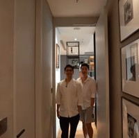 Saat di rumah normal-normal aja. Gue nggak ngerasa seperti superstar. Di panggung juga begitu. Hanya seorang pria yang suka menyanyi, tuturnya. Foto: Tangkapan layar YouTube/ Boy William