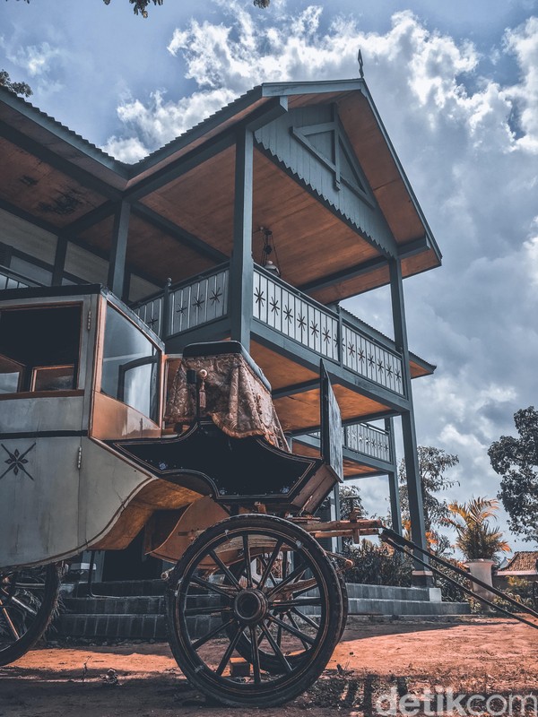 Hanung bilang museum Rumah Annelies itu juga dibangun sebagai monumen peringatan untuk orang-orang yang mencintai karya Pramoedya Ananta Toer. (Rifqi Ardita/detikTravel) Hanung bilang museum Rumah Annelies itu juga dibangun sebagai monumen peringatan untuk orang-orang yang mencintai karya Pramoedya Ananta Toer. (Rifqi Ardita/detikTravel)