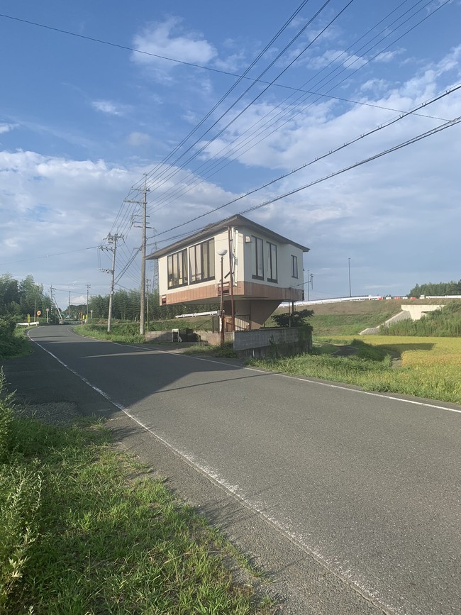 Foto-foto rumah ini pertama kali dibagikan oleh pemilik akun Twitter Yuko Mohri yang berasal dari Jepang pada 1 September. Sejak saat itu, foto-foto rumah yang satu ini menjadi viral dan telah dibagikan lebih dari 22,8 ribu kali. Foto: Twitter @mo_hrizm