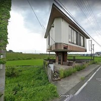 Salah seorang pengguna Twitter bernama Trickle Guro lalu mencoba mencari rumah unik yang satu ini melalui Google Earth. Rumah jamur ini terletak di Jobanki Prefectural Road 294, Azumigawa Town, Takashima City, Shiga Prefecture 520-1211. Foto: dok. Oddity Central