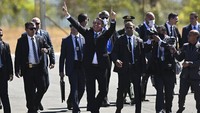 Meski sempat terinfeksi COVID-19, Bolsonaro tampak tak mengenakan masker saat menghadiri peringatan Hari Kemerdekaan Brasil tersebut. AP Photo/Andre Borges.
