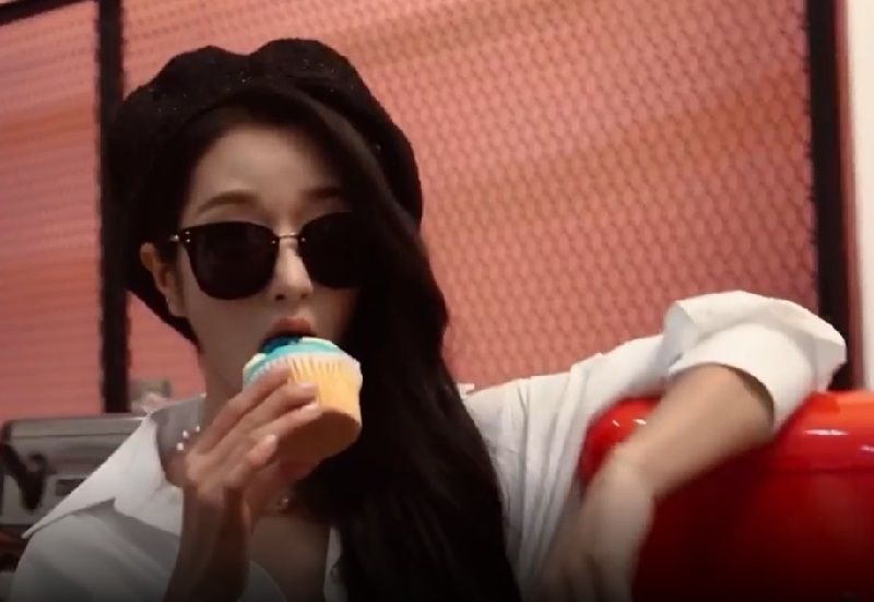 Seo Ye Ji Ketahuan Tak Bisa Pecahkan Telur